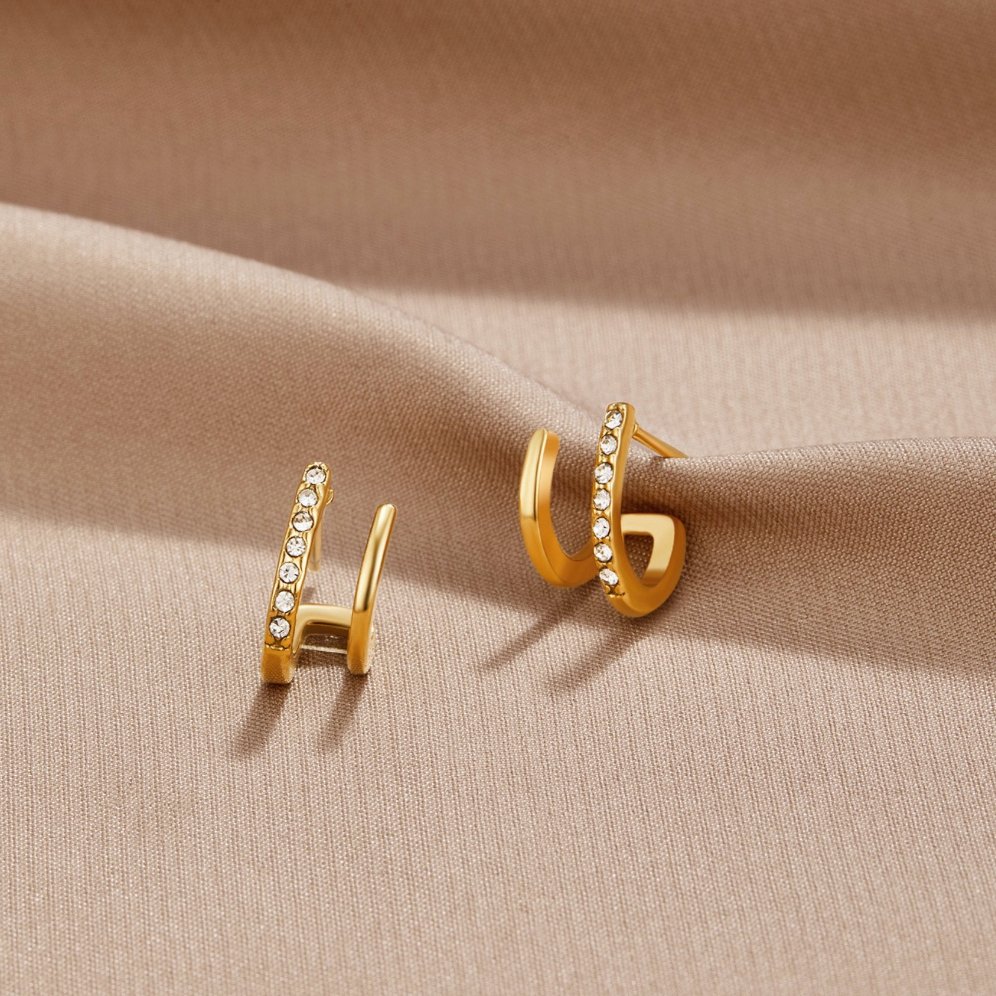 18K Gold Crystal Claw Earrings – Elegant Accessory, Perfect Gift