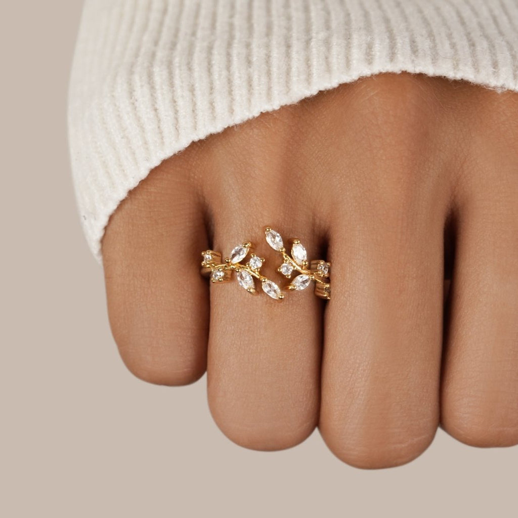 18K Gold Crystal Vine Ring – Elegant Accessory, Perfect Gift
