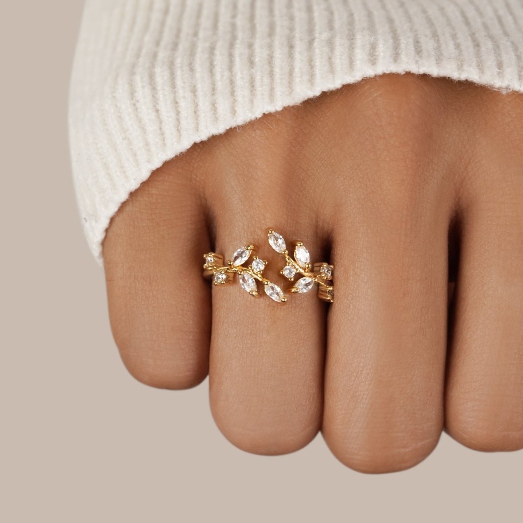18K Gold Crystal Vine Ring – Elegant Accessory, Perfect Gift