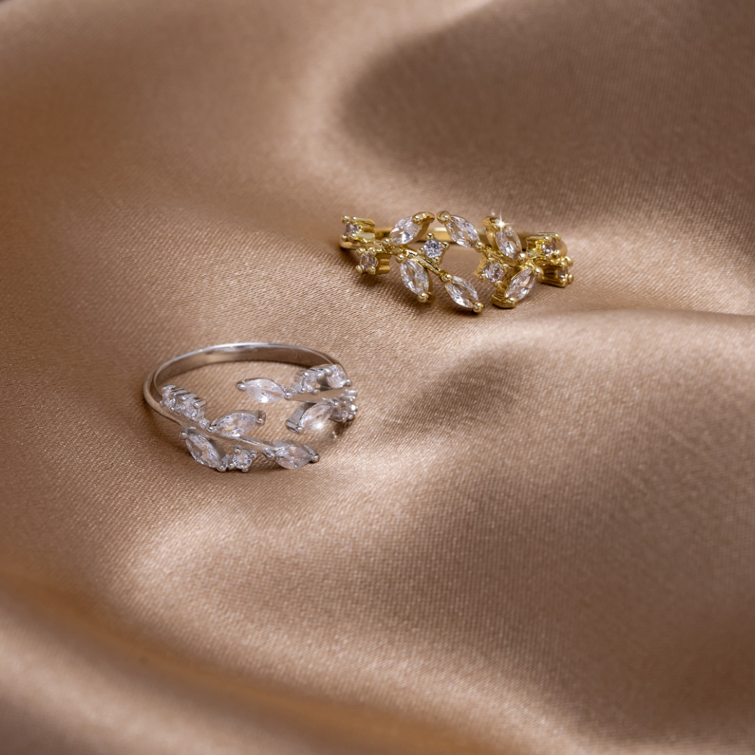 18K Gold Crystal Vine Ring – Elegant Accessory, Perfect Gift