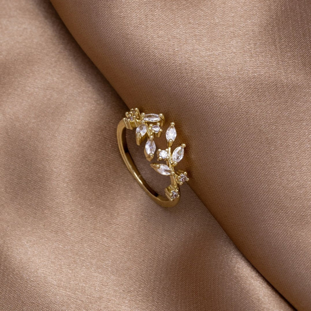 18K Gold Crystal Vine Ring – Elegant Accessory, Perfect Gift