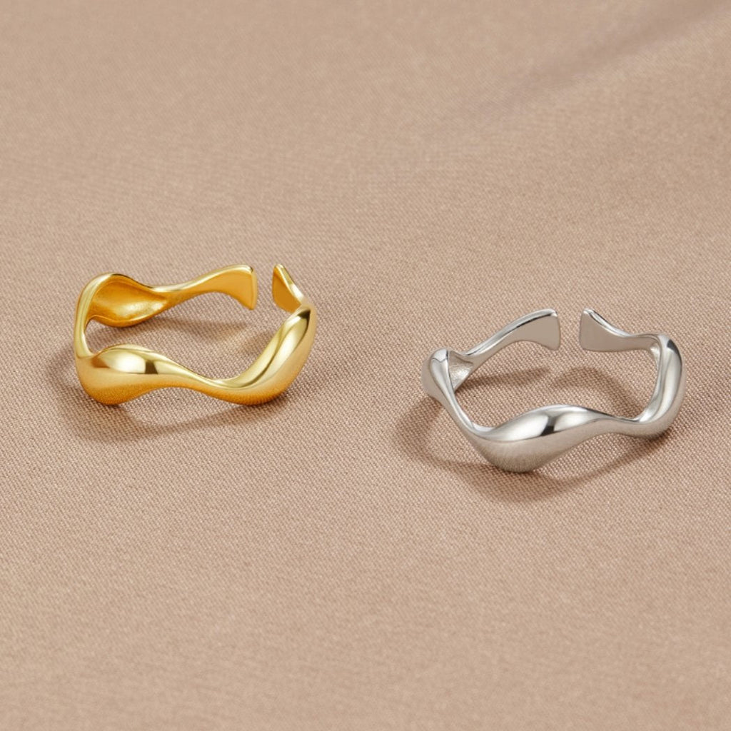 18K Gold Wave Ring – Elegant Accessory, Perfect Gift