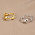 18K Gold Wave Ring – Elegant Accessory, Perfect Gift
