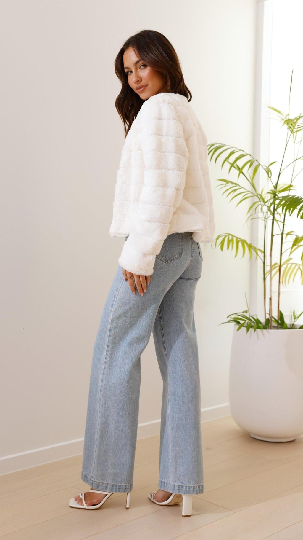 Women's Crop Jacket - Soft Fabric, Stylish Design for Casual Wear - Available in Multiple Colors
