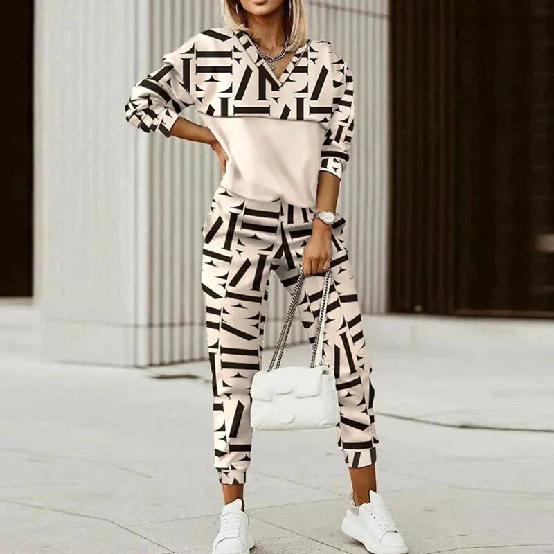 Women's Zipper Tracksuit - Comfortable Fabric, Modern Design - Casual Wear for Everyday and Active Lifestyle