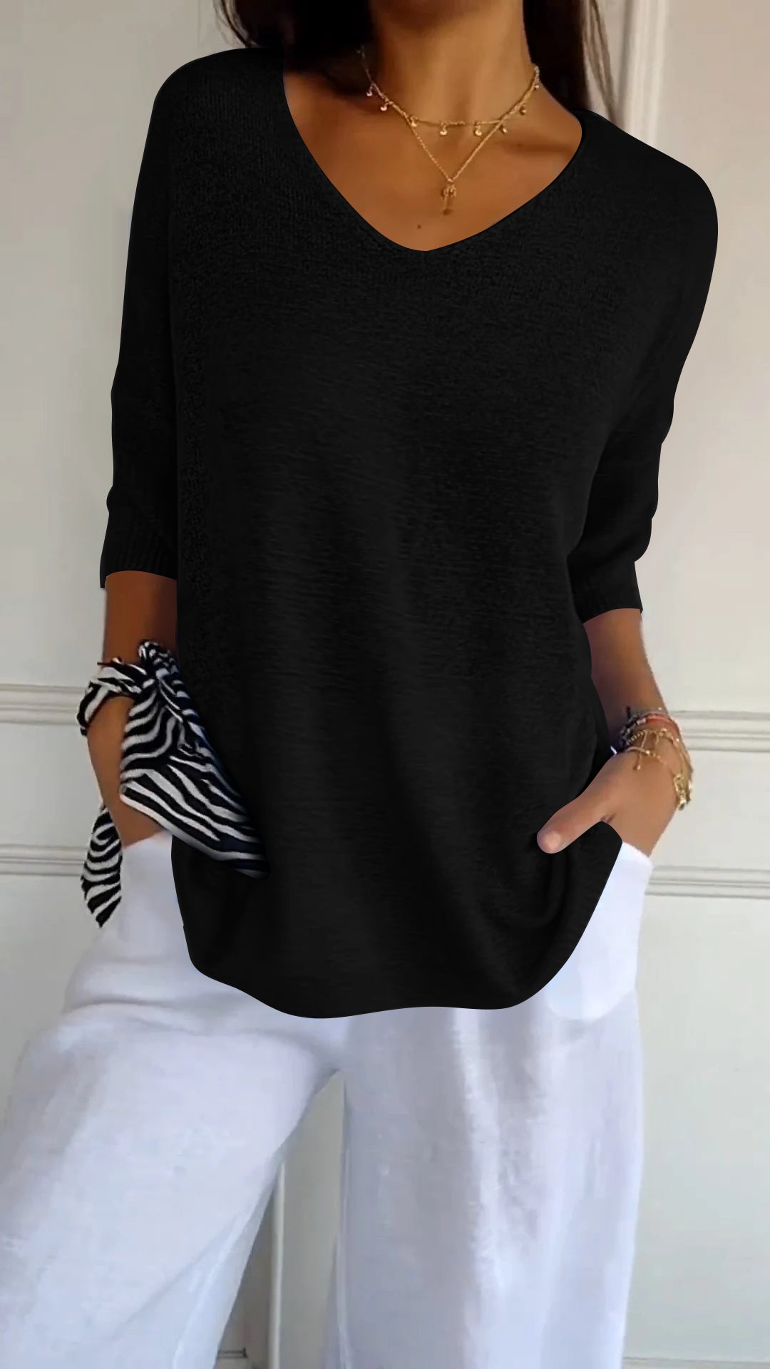 Women's V-Neck Pullover Top - Soft Fabric - Casual Everyday Wear - Versatile Design for Comfort and Style