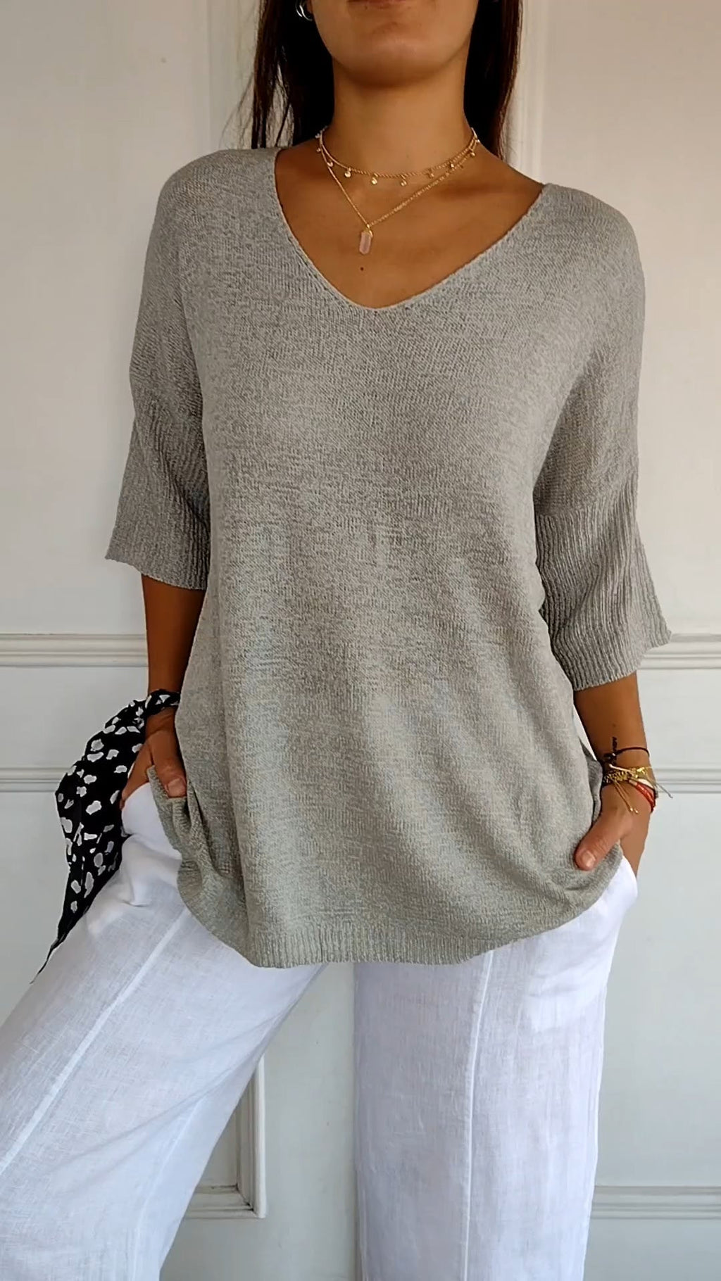 Women's V-Neck Pullover Top - Soft Fabric - Casual Everyday Wear - Versatile Design for Comfort and Style