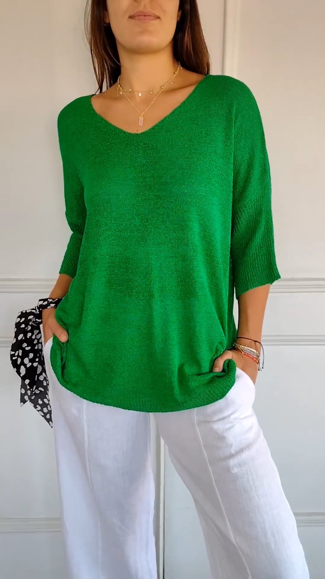 Women's V-Neck Pullover Top - Soft Fabric - Casual Everyday Wear - Versatile Design for Comfort and Style