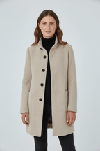 Women's Wool-Blend Overcoat for Cold Weather Fashion and Warmth