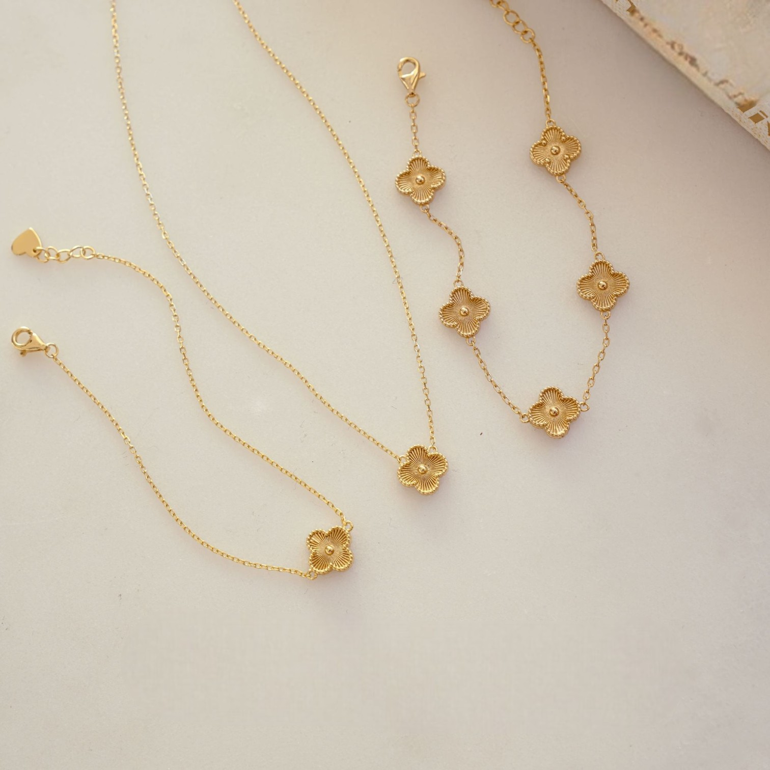 Detailed Lucky Clover Bracelet